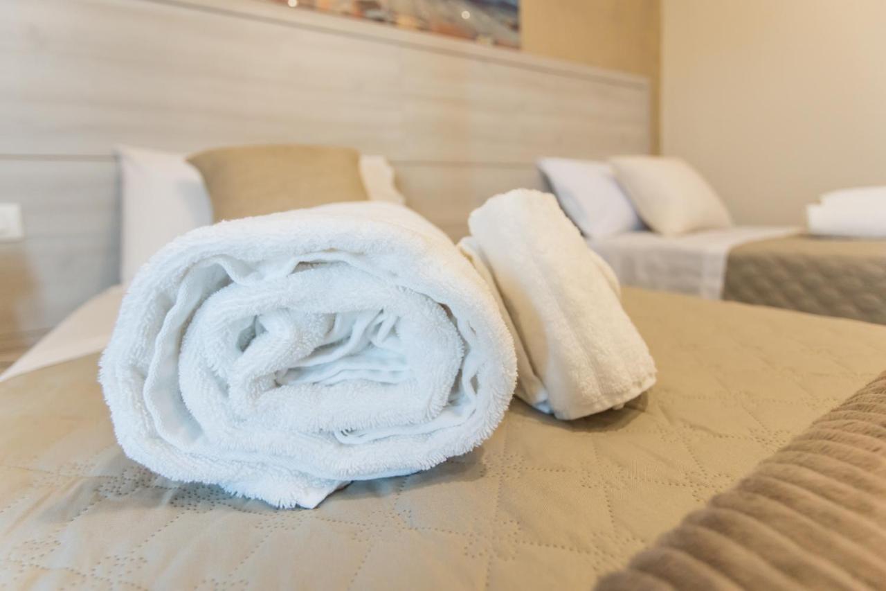 Oasi Perla Del Mare Rooms อาชิ กัสเตลโล ภายนอก รูปภาพ