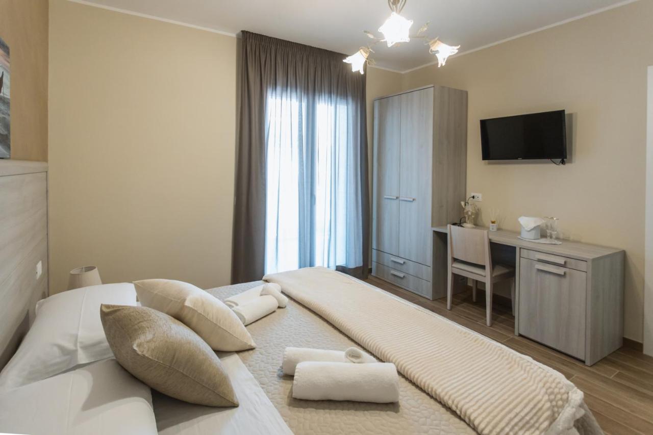Oasi Perla Del Mare Rooms อาชิ กัสเตลโล ภายนอก รูปภาพ