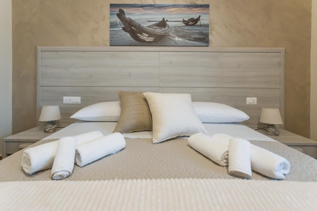 Oasi Perla Del Mare Rooms อาชิ กัสเตลโล ภายนอก รูปภาพ