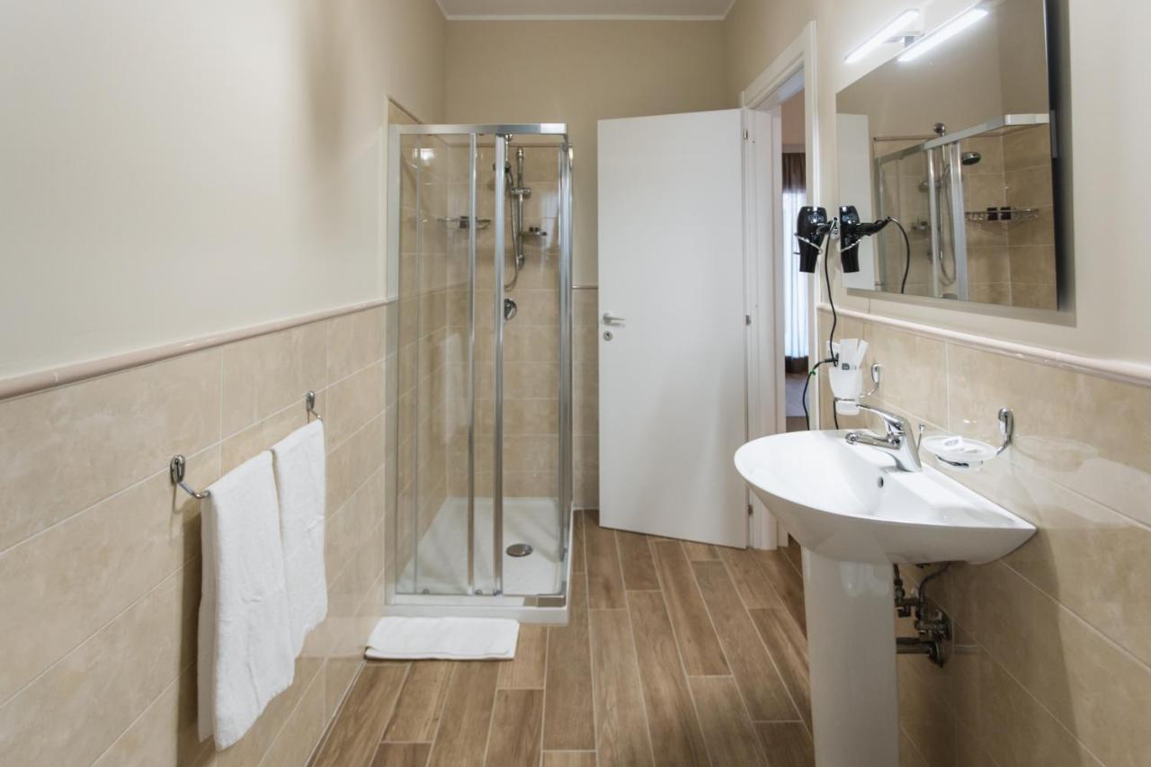 Oasi Perla Del Mare Rooms อาชิ กัสเตลโล ภายนอก รูปภาพ