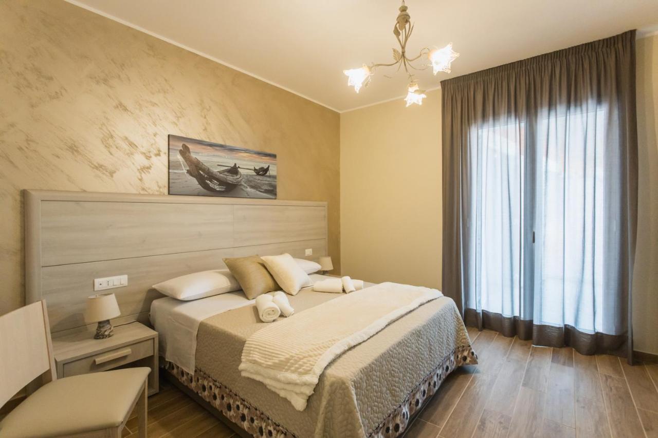 Oasi Perla Del Mare Rooms อาชิ กัสเตลโล ภายนอก รูปภาพ