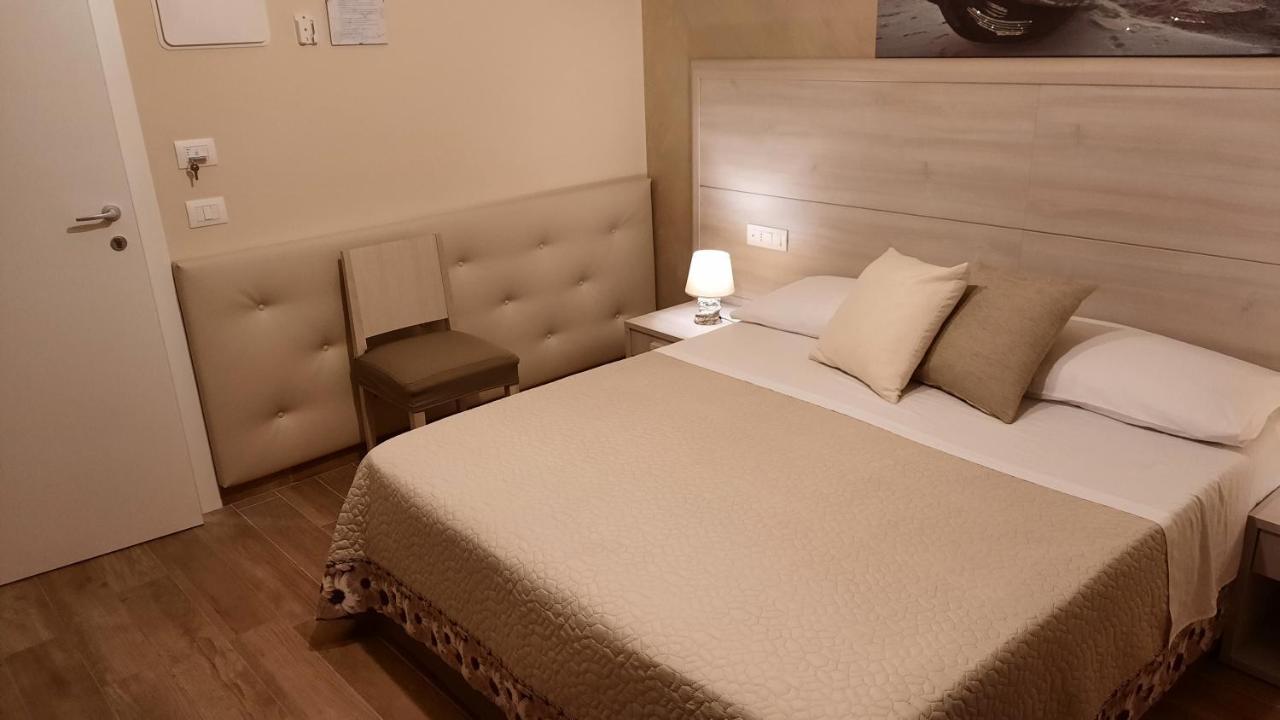 Oasi Perla Del Mare Rooms อาชิ กัสเตลโล ภายนอก รูปภาพ