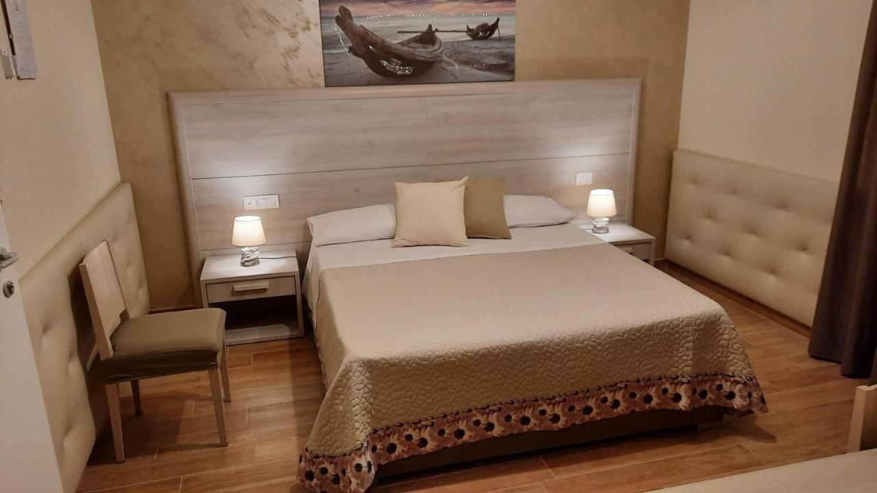 Oasi Perla Del Mare Rooms อาชิ กัสเตลโล ภายนอก รูปภาพ