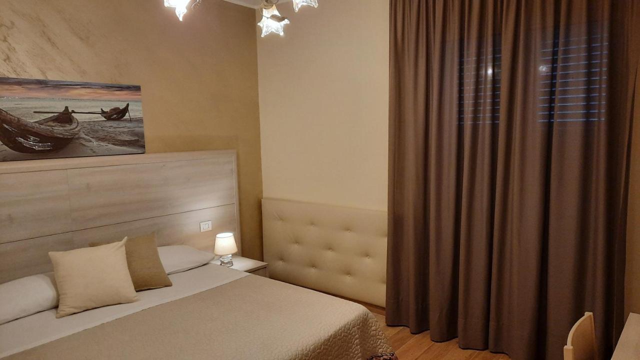 Oasi Perla Del Mare Rooms อาชิ กัสเตลโล ภายนอก รูปภาพ