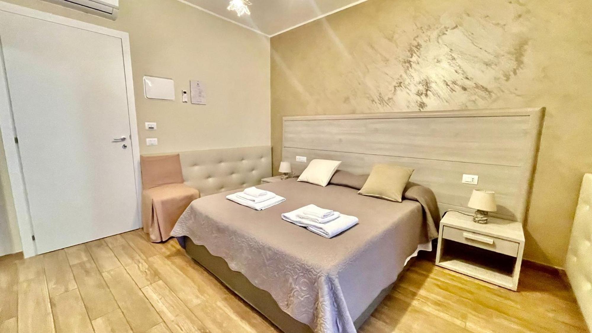 Oasi Perla Del Mare Rooms อาชิ กัสเตลโล ภายนอก รูปภาพ